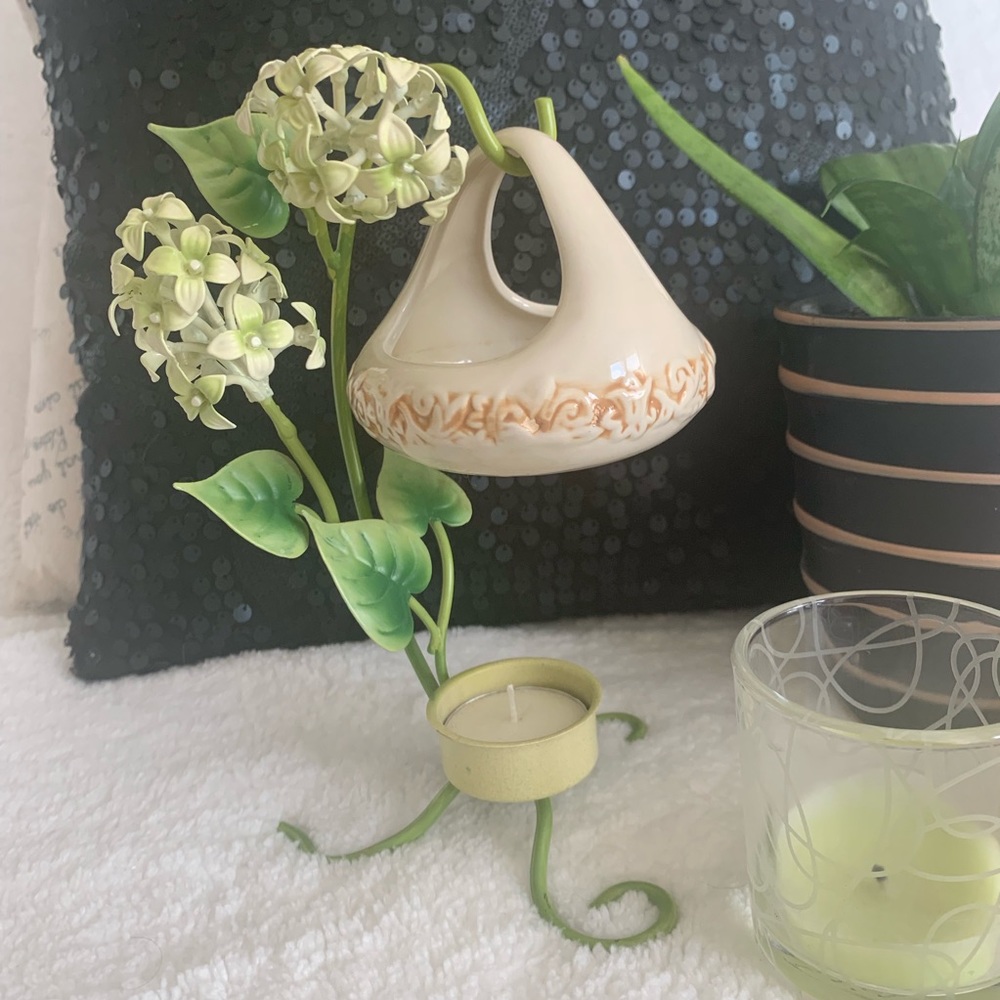 🌸🥰 Stunning Florals Wax Burner